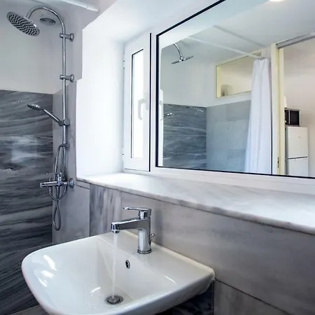 Enticing, Cosy, Rooftop Centre! Ep9t Афины